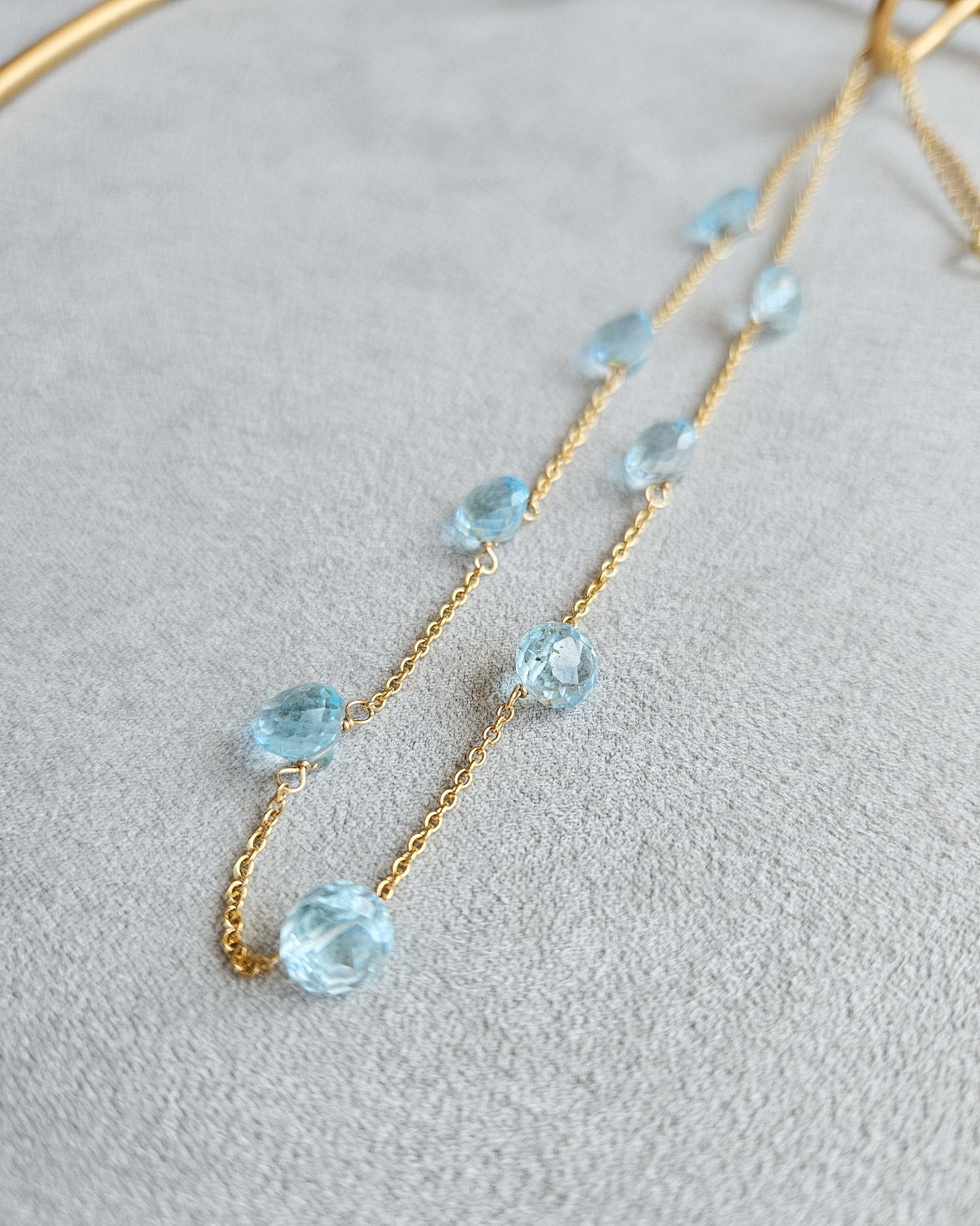 Girocollo con topazio azzurro