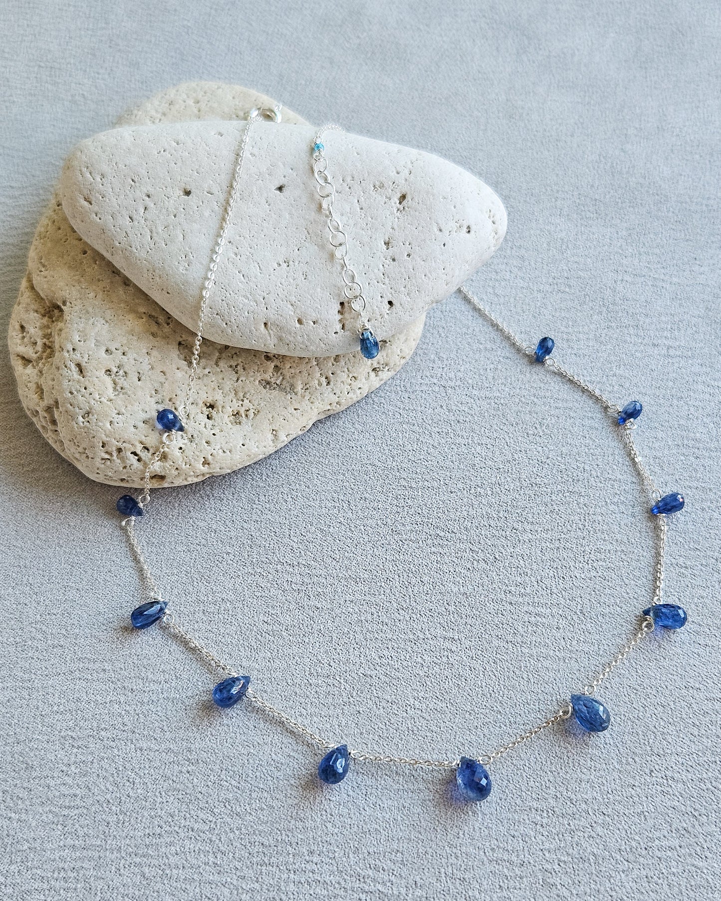 Girocollo lacrime di Cianite Blu