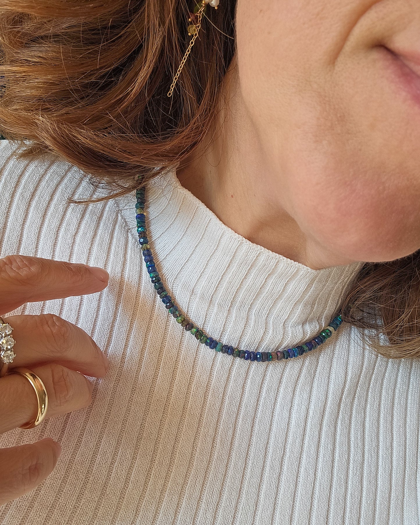 Girocollo Opale nero cangiante