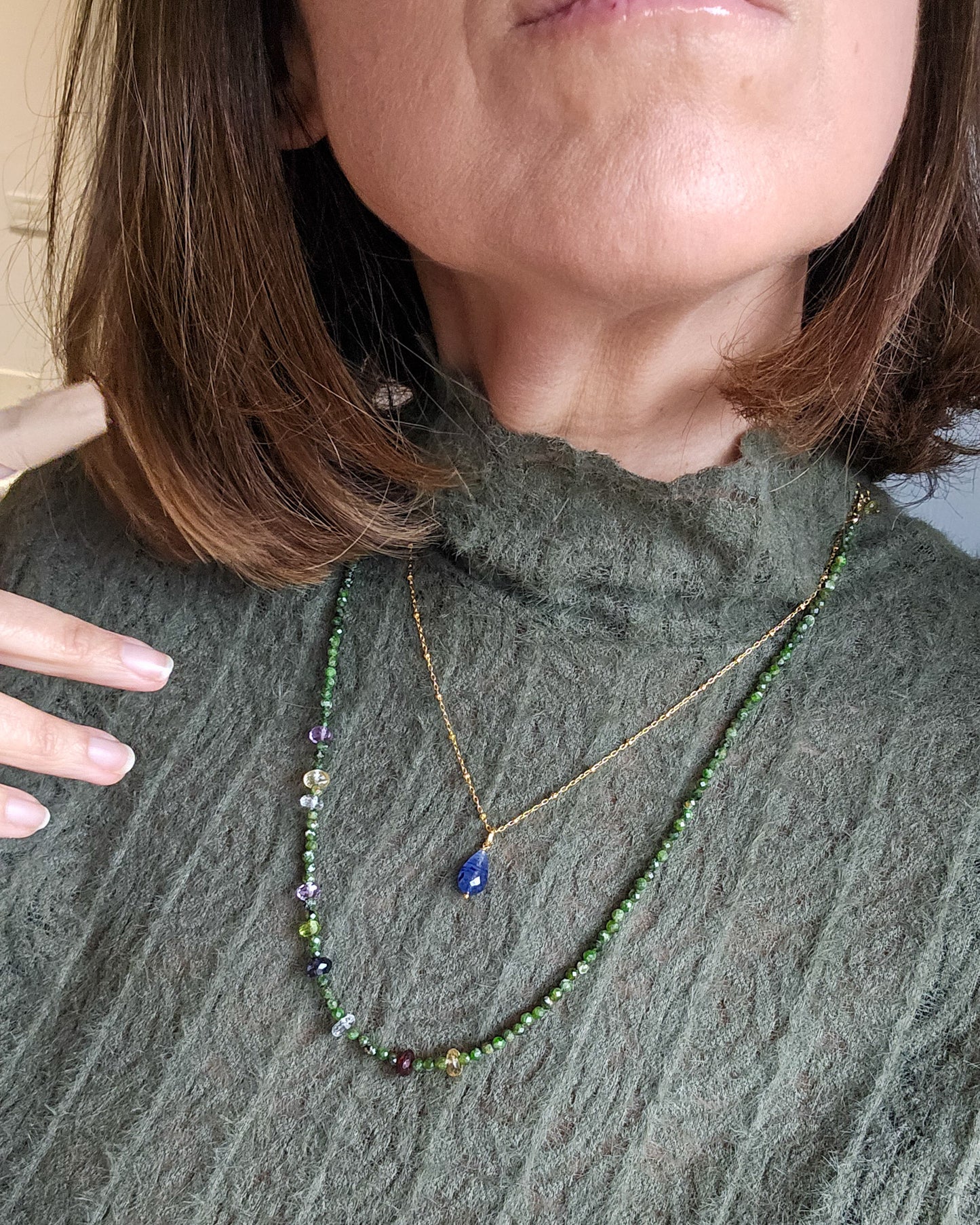 Collana oro con goccia di zaffiro blu