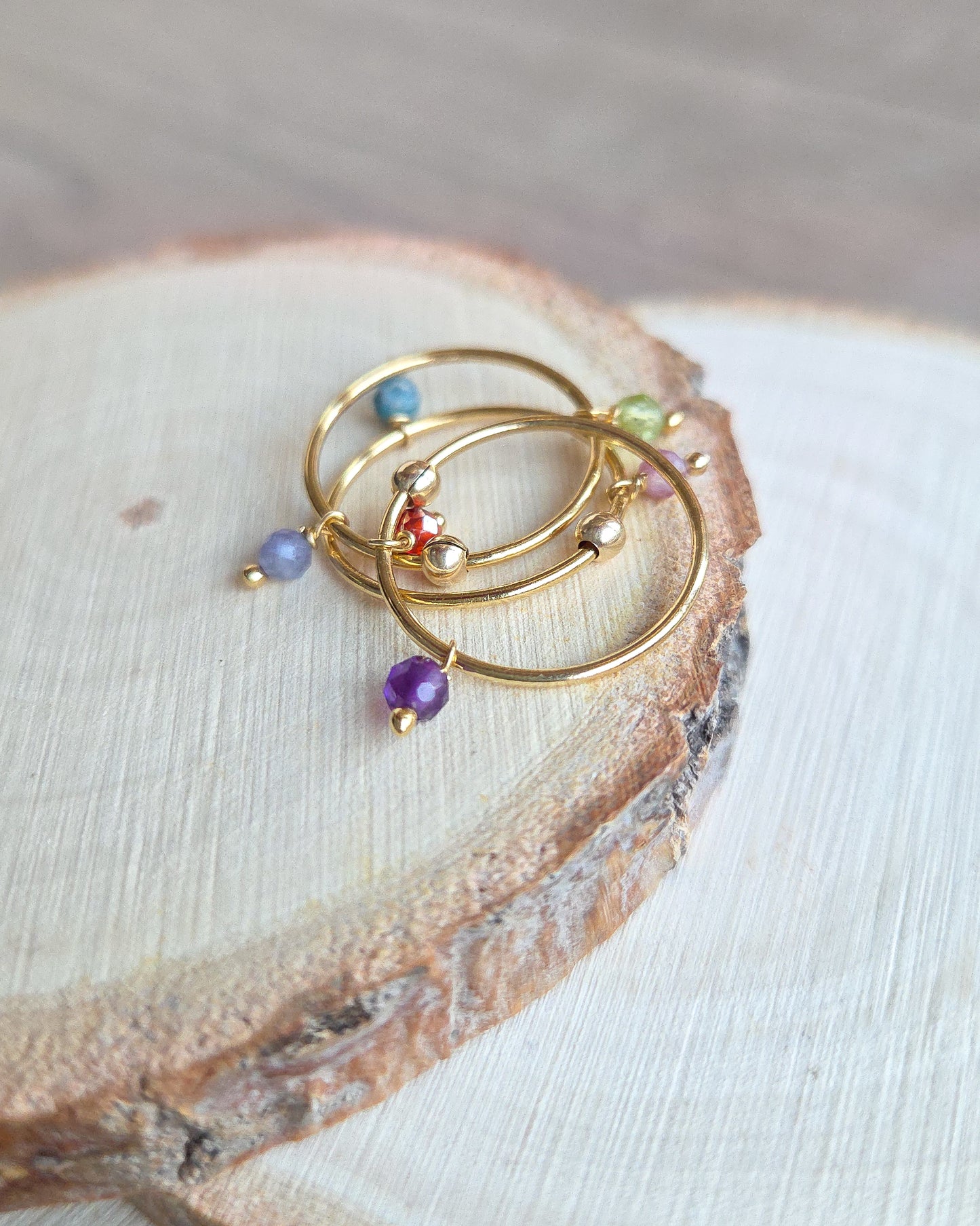 Anello Pietre tra le dita