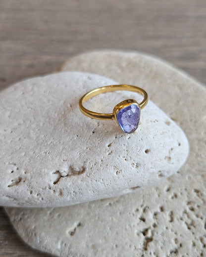 Anello con pietre dure naturali