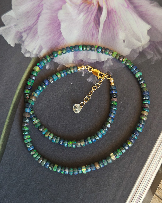 Girocollo Opale nero cangiante