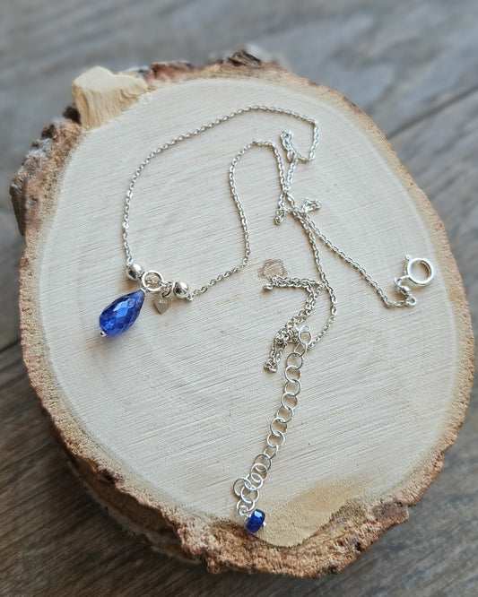 Girocollo argento con goccia di Zaffiro blu