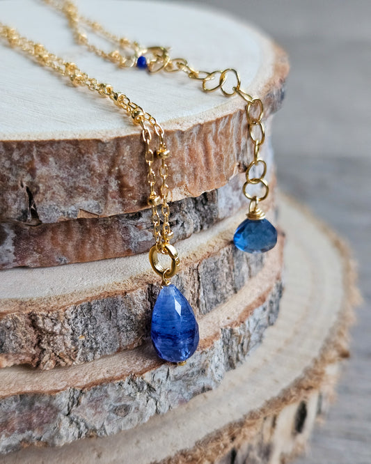 Collana oro con goccia di zaffiro blu