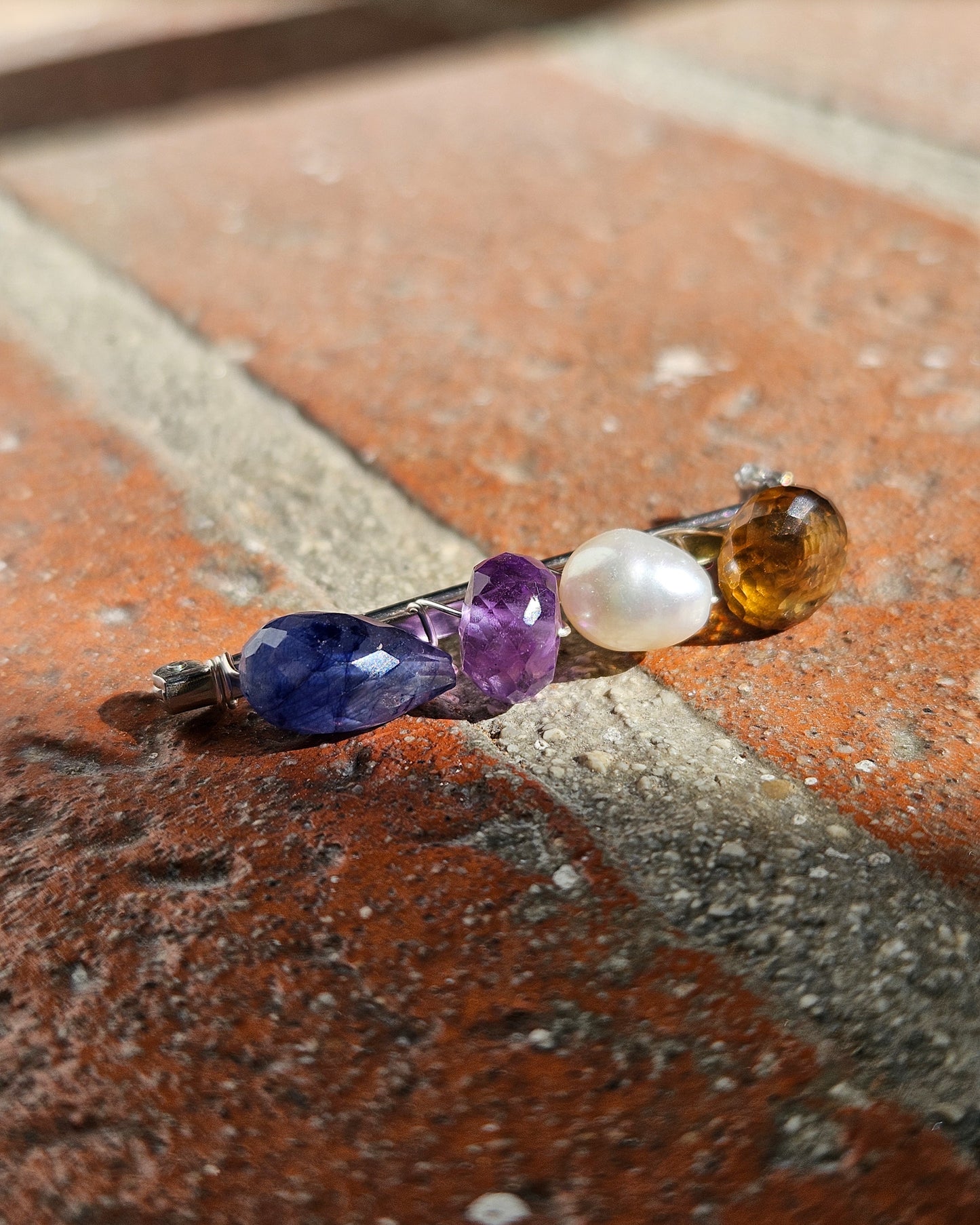 Spilla in argento con gemme