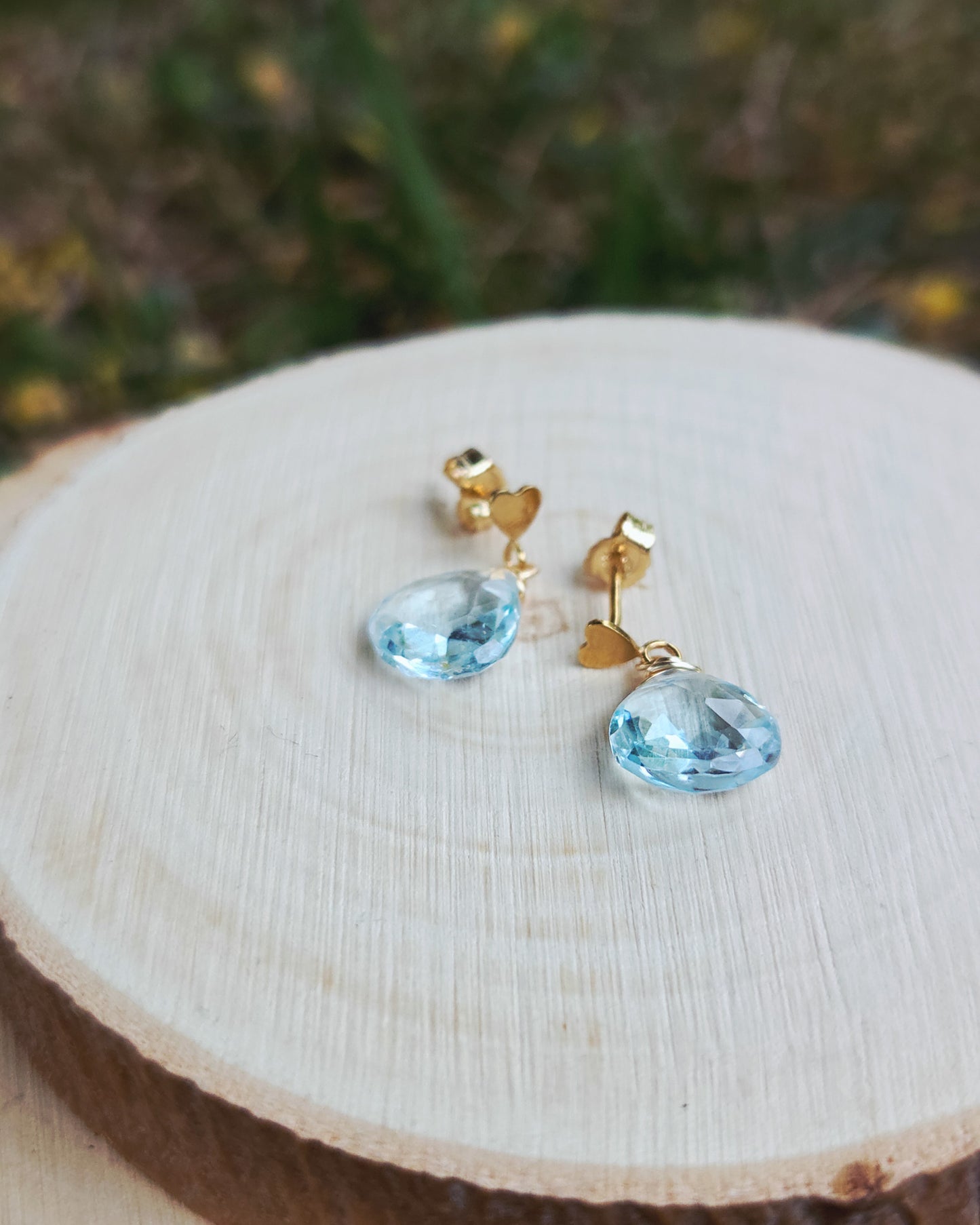 Orecchini mini cuori con topazio