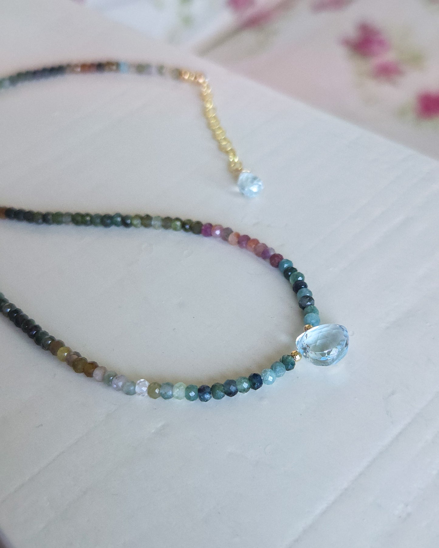 Collana con tormalina e topazio