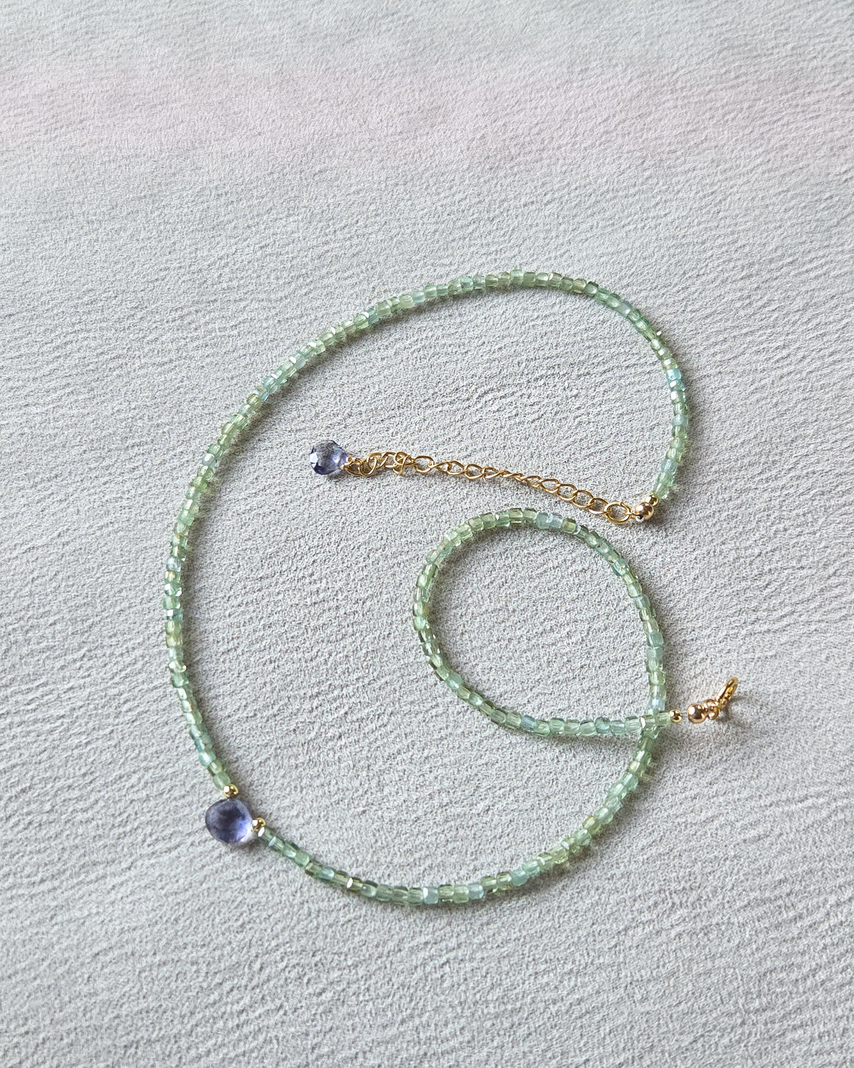Girocollo apatite e goccia di iolite