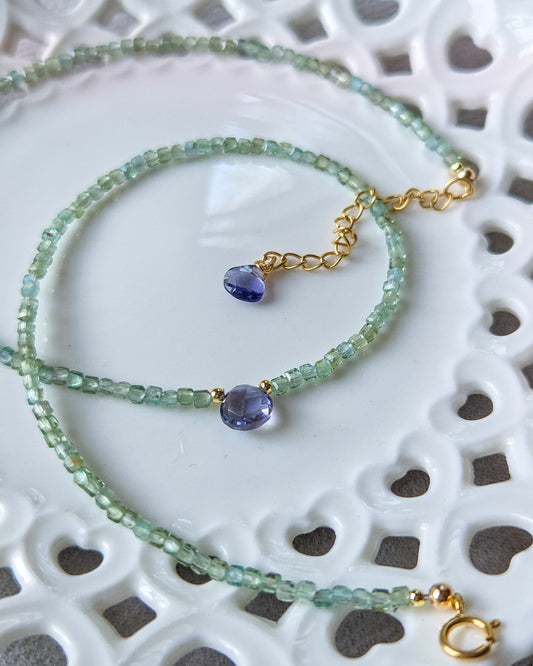 Girocollo apatite e goccia di iolite