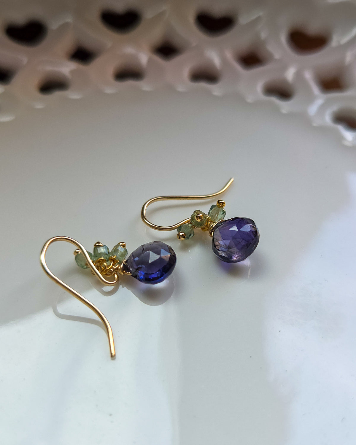 Orecchini Iolite blu e apatite verde