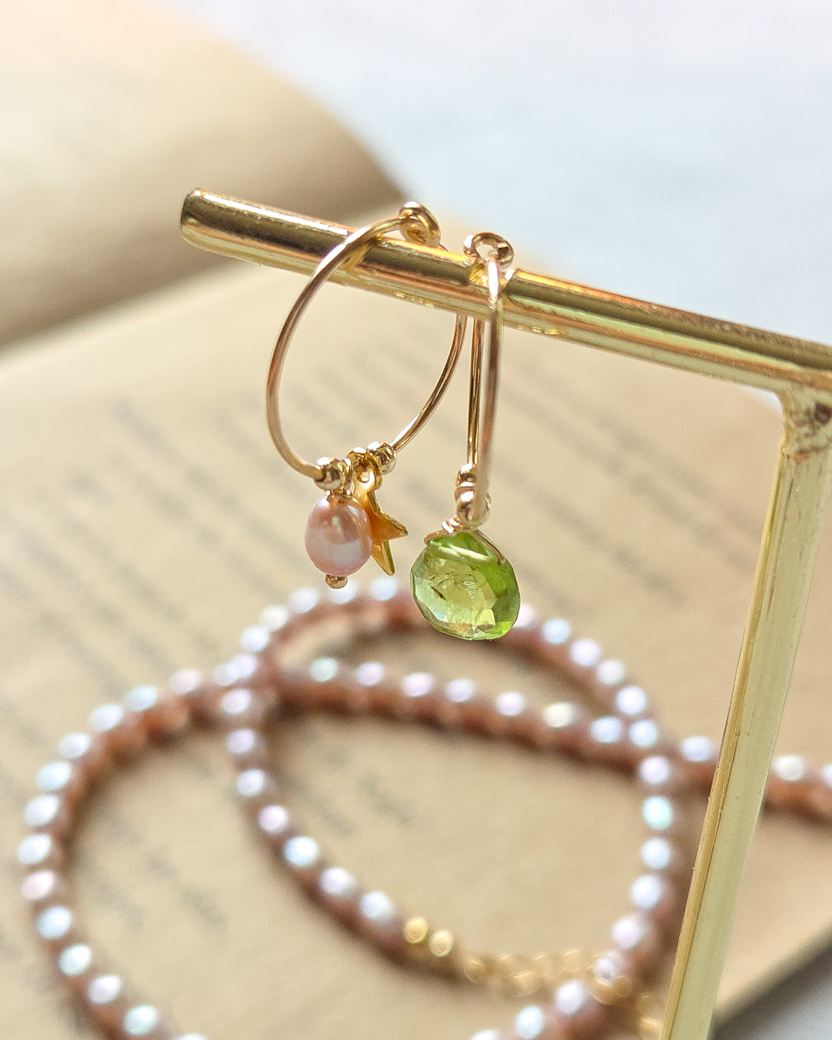 Orecchini perla rosa e peridoto
