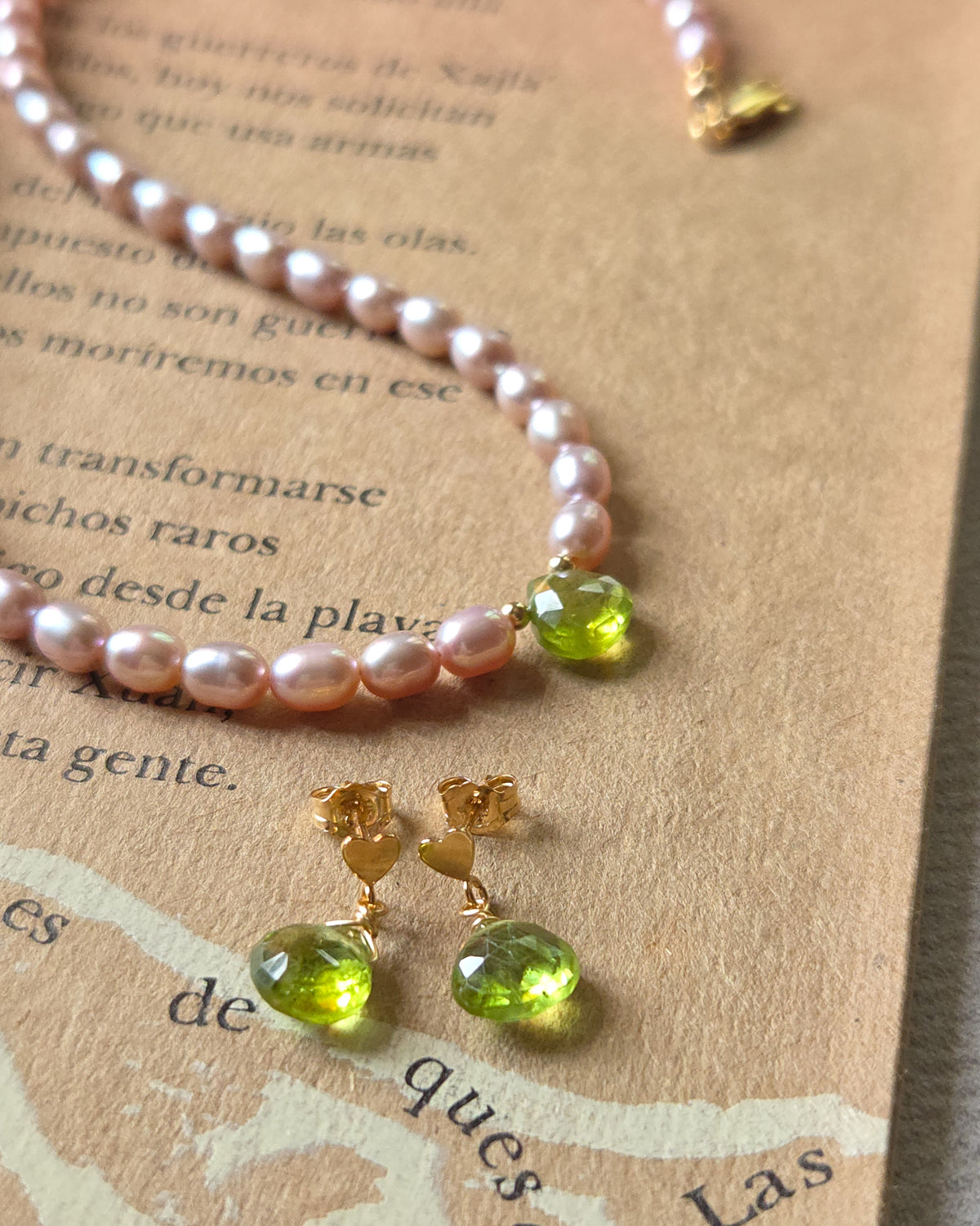 Orecchini mini cuori con peridoto