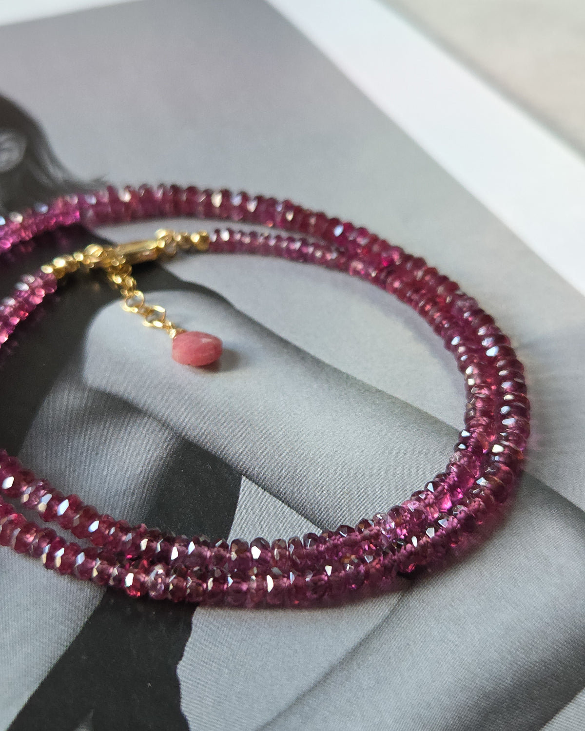 Collana con Granato rodolite