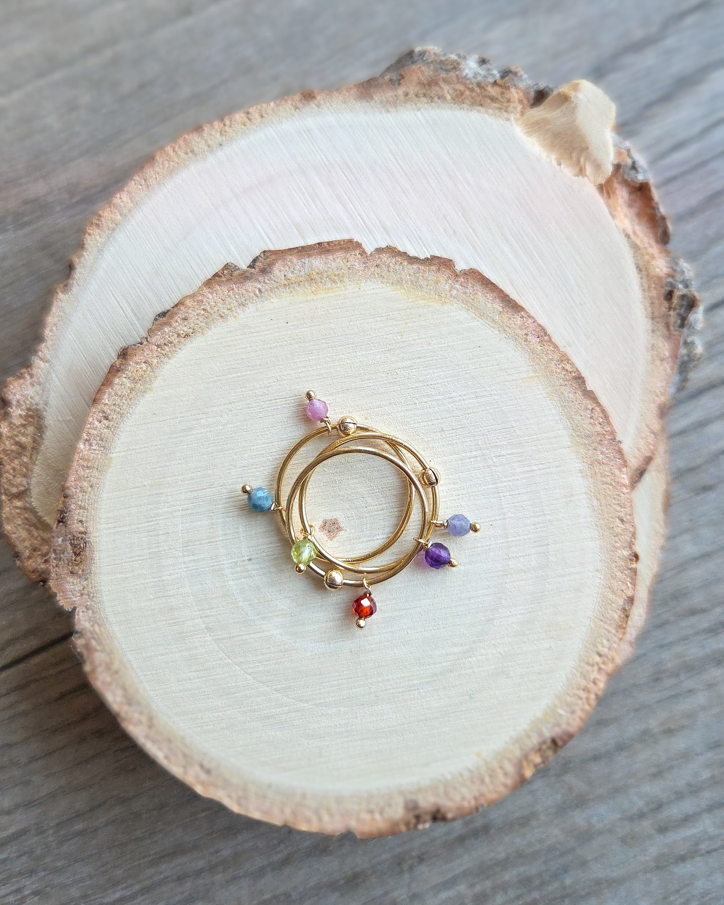 Anello Pietre tra le dita