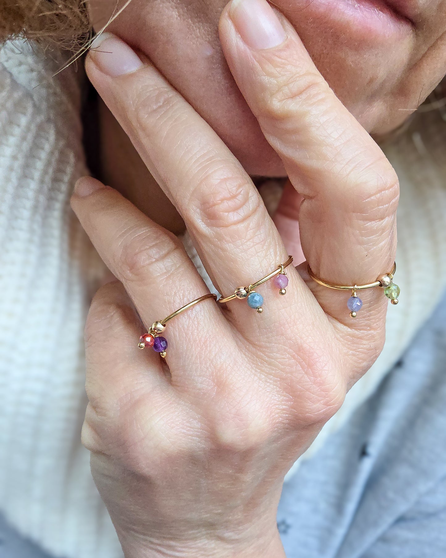 Anello Pietre tra le dita