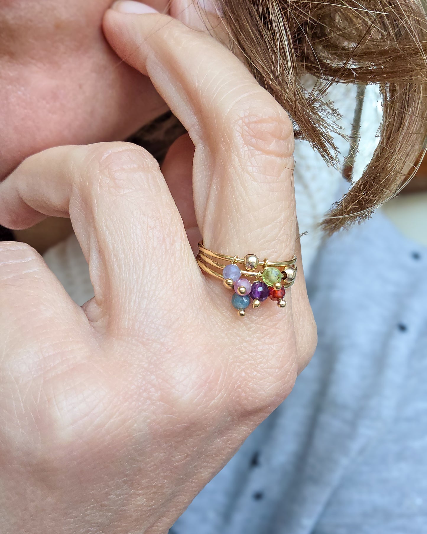 Anello Pietre tra le dita