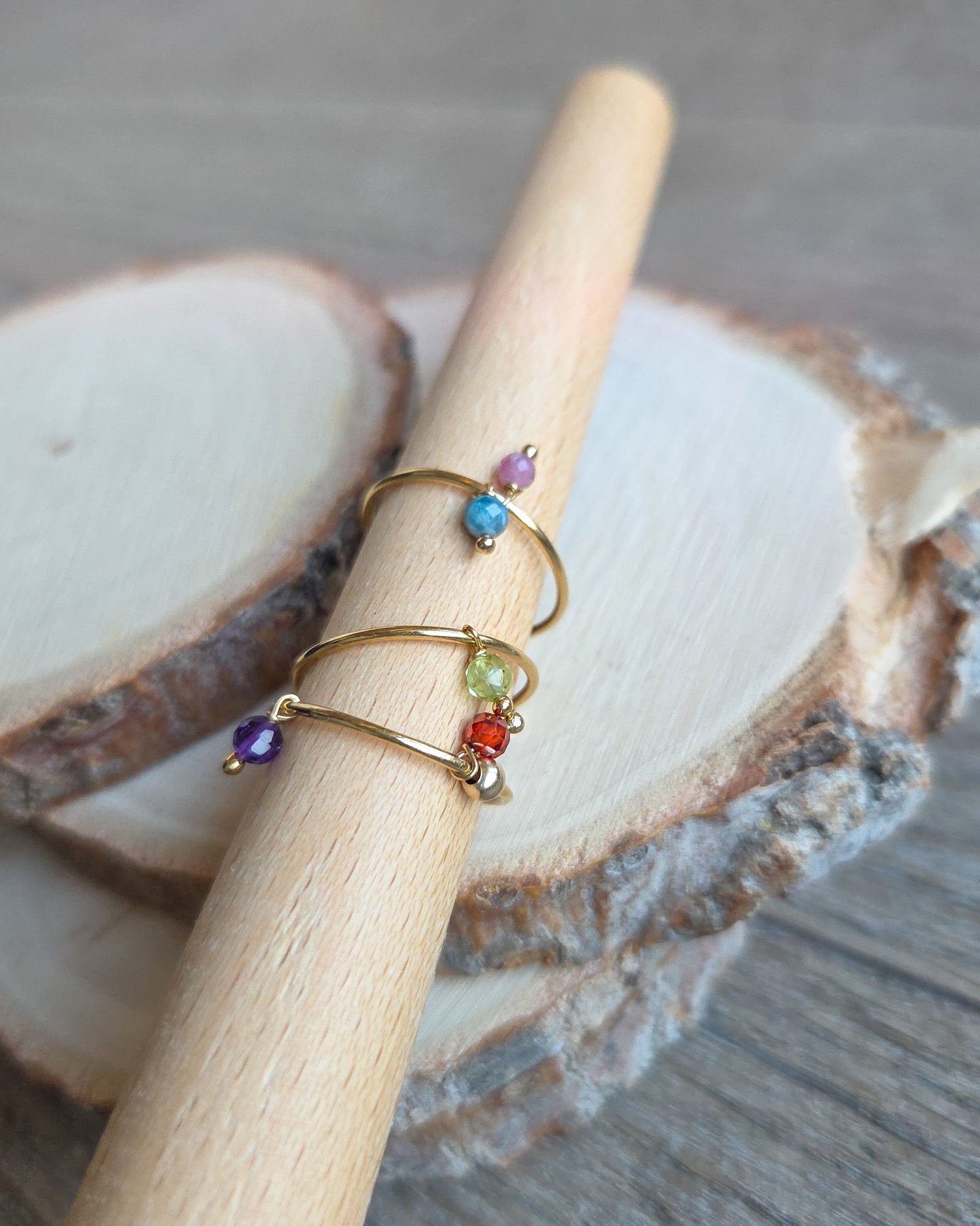 Anello Pietre tra le dita